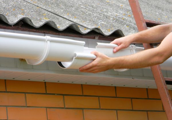 Cost of Gutter Hanging in Houston